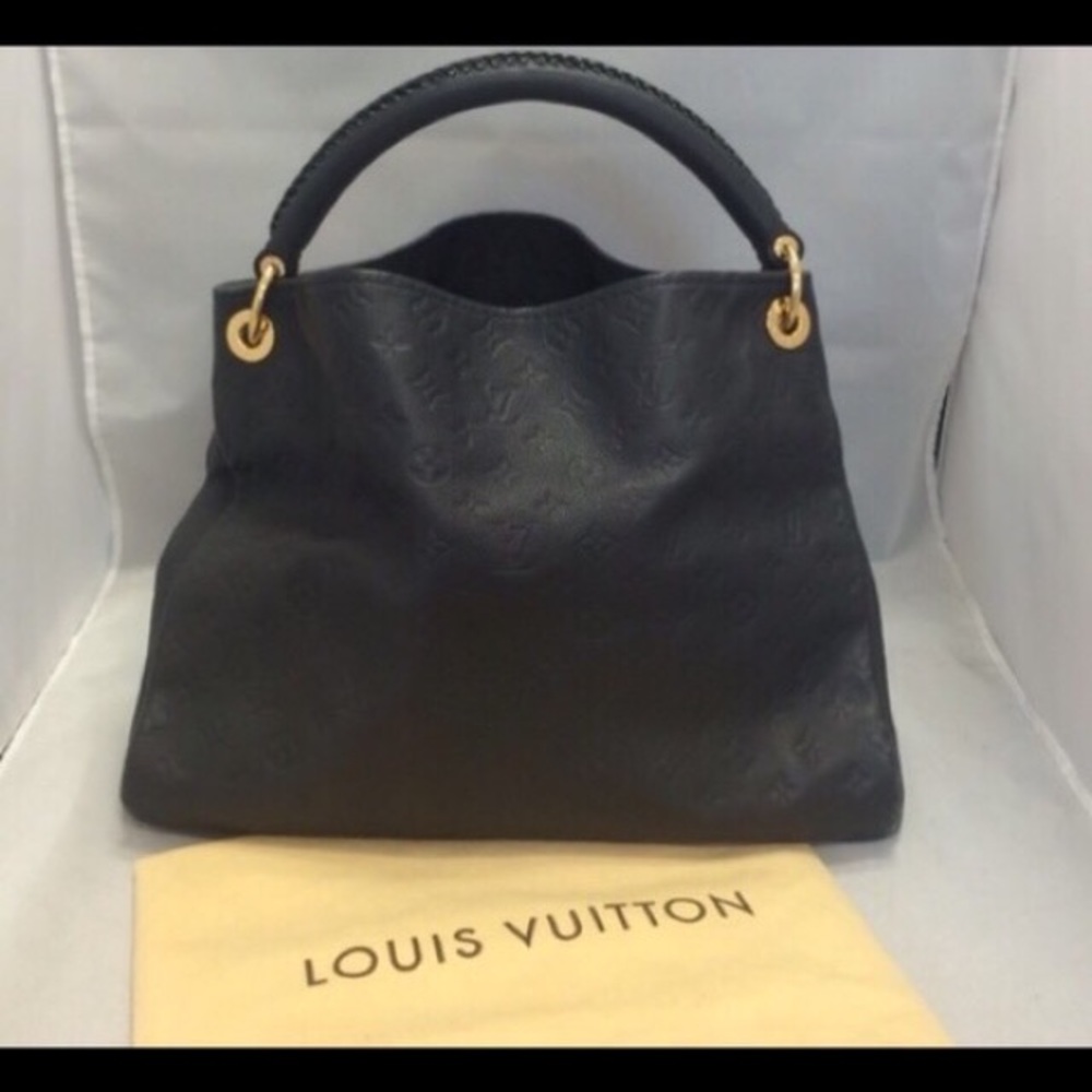 Authentic Louis Vuitton Artsy MM